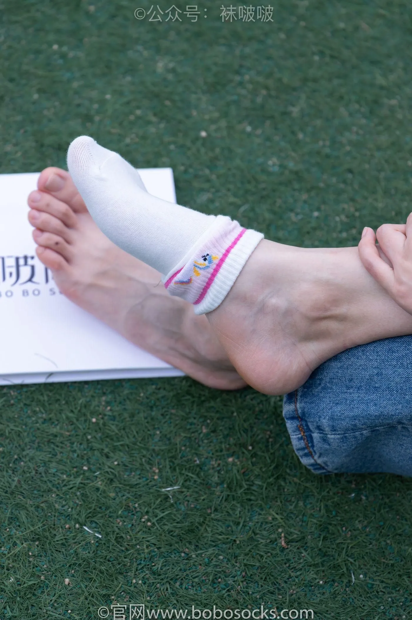 [BoBoSocks袜啵啵]NO.004 泡芙-vans帆布鞋、白棉袜、裸足 [127P]插图6